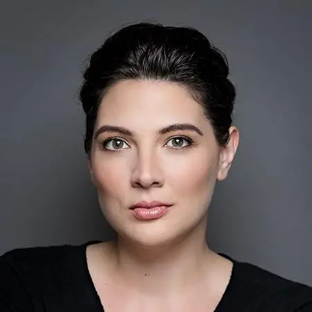 7 author Shoutouts Taylor Jenkins Reid with dark hair