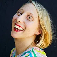 American Fantasy author Emma Straub with short blonde hair.